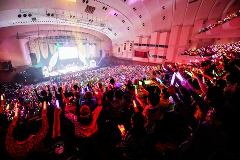 「ゆく桃くる桃 ～第1回 ももいろ歌合戦～」の様子。（Photo by HAJIME KAMIIISAKA）