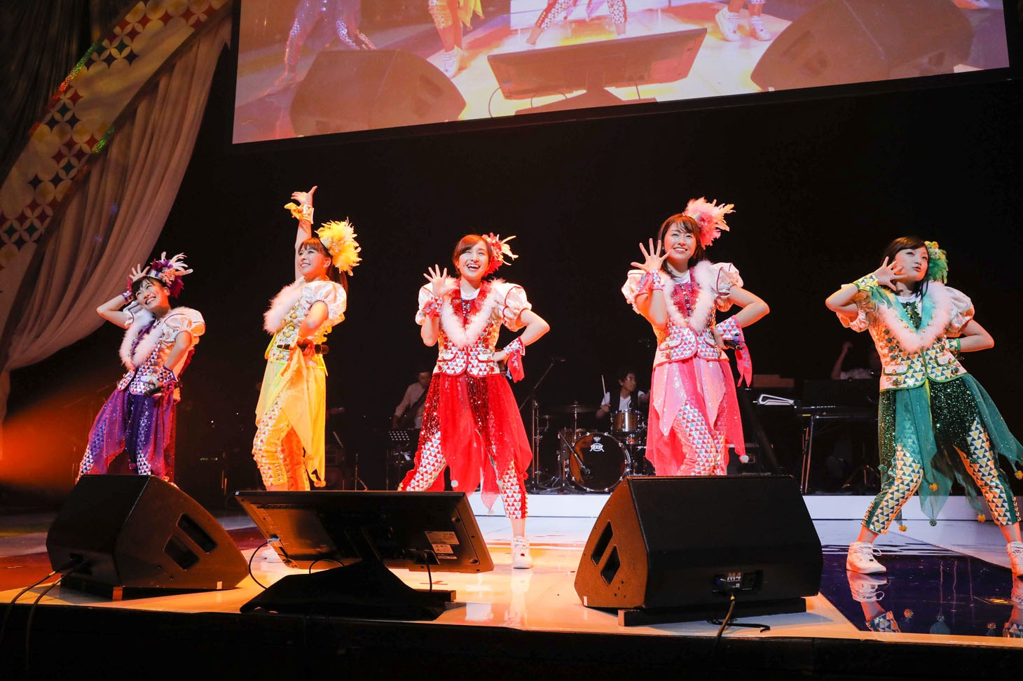 ももいろクローバーZ（Photo by HAJIME KAMIIISAKA）