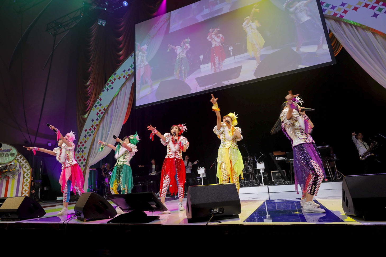 ももいろクローバーZ（Photo by HAJIME KAMIIISAKA）