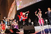 「ゆく桃くる桃 ～第1回 ももいろ歌合戦～」の様子。（Photo by HAJIME KAMIIISAKA）
