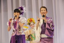 高城れに、水前寺清子。（Photo by HAJIME KAMIIISAKA）