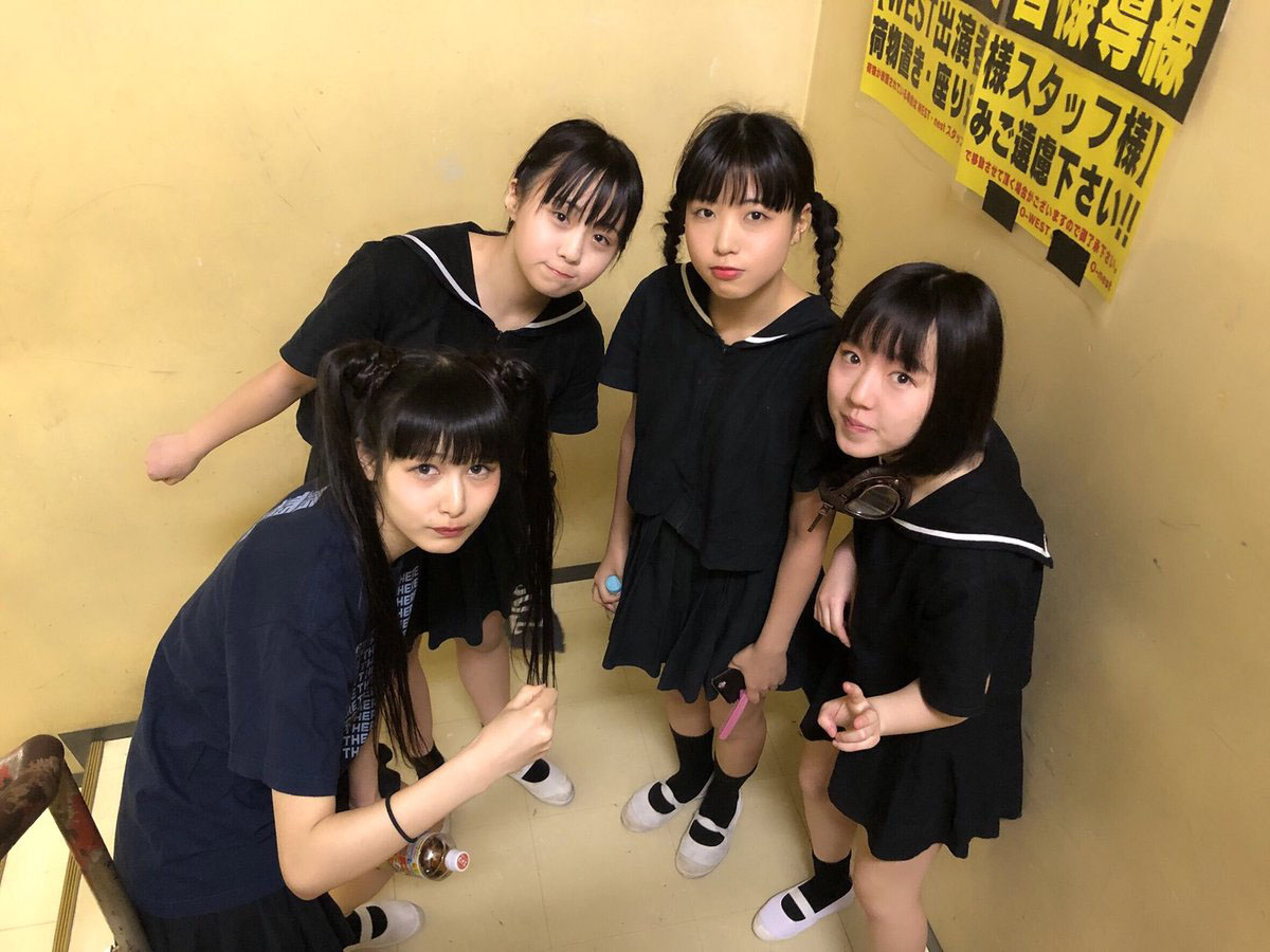 朝倉みずほを加えた新生There There Theres。