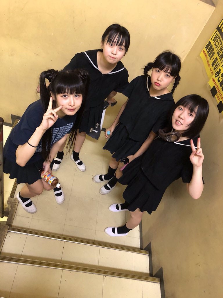 朝倉みずほを加えた新生There There Theres。