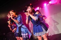 左からKAEDE.、AIRI.。（写真提供：エイジアプロモーション）