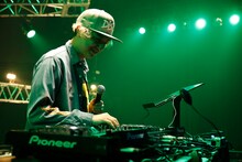 てんぷらDJアゲまさ a.k.a.小野武正（KEYTALK）