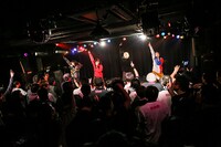 Malcolm Mask McLaren「refocus」東京・TSUTAYA O-nest公演の様子。（写真提供：エイジアプロモーション）