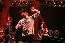 MAN WITH A MISSIONのステージに参加したTAKUMA（10-FEET）（写真提供：FM802）