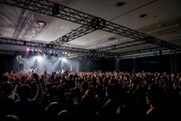 SHE'Sのライブの様子（写真提供：FM802）