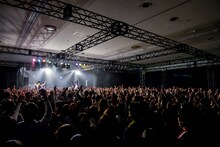 SHE'Sのライブの様子（写真提供：FM802）