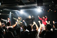 Malcolm Mask McLaren「refocus」東京・TSUTAYA O-nest公演の様子。（写真提供：エイジアプロモーション）