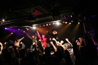 Malcolm Mask McLaren「refocus」東京・TSUTAYA O-nest公演の様子。（写真提供：エイジアプロモーション）