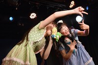 左から五十嵐夢羽、横山実郁。