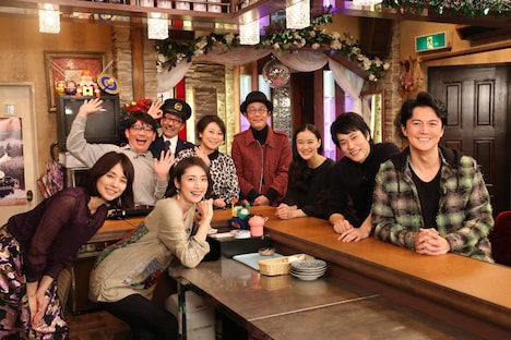 「天海祐希・石田ゆり子のスナックあけぼの橋」のワンシーン。(c)フジテレビ