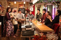 「天海祐希・石田ゆり子のスナックあけぼの橋」のワンシーン。(c)フジテレビ