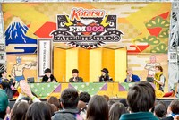 Mrs. GREEN APPLEを迎えたこたつサテライトスタジオ。（写真提供：FM802）