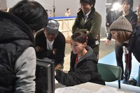 テレビCM「夢の舞台」編の撮影の様子。