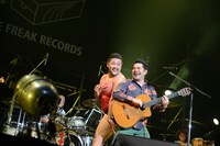 DIAMANTESと粒マスタード安次嶺。（撮影：武安弘毅）