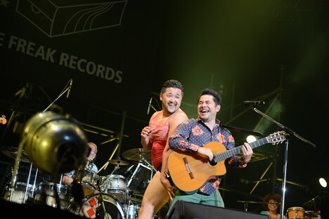 DIAMANTESと粒マスタード安次嶺。（撮影：武安弘毅）