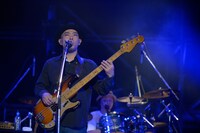 前川真悟（Vo, B / かりゆし58）（撮影：武安弘毅）