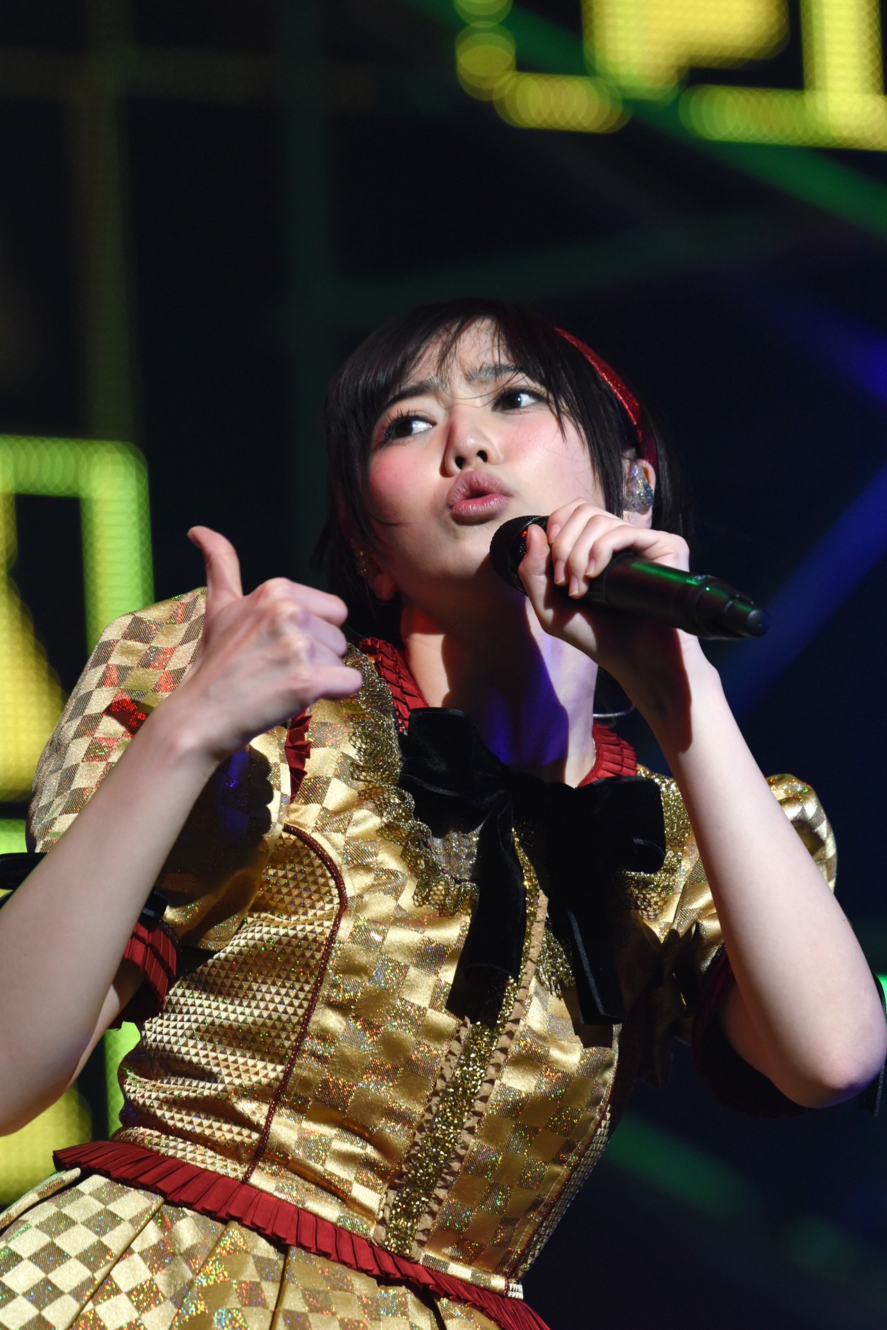 安本彩花