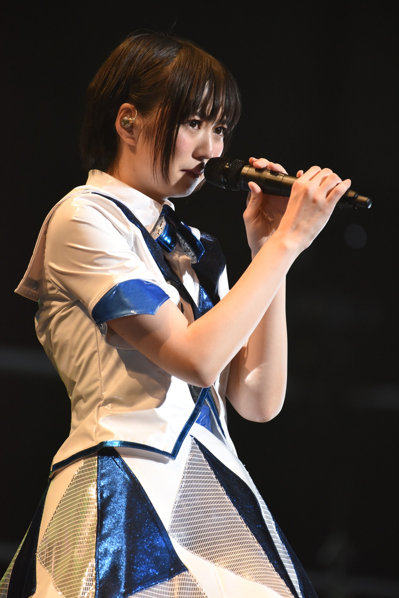 安本彩花