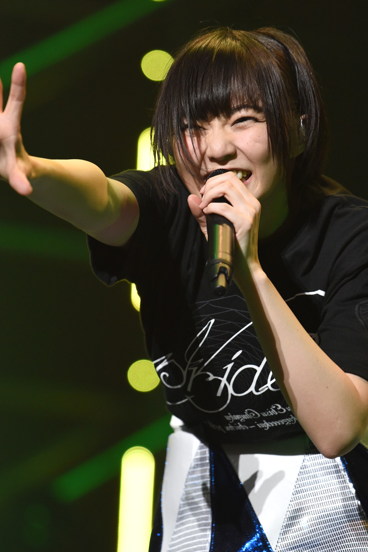 安本彩花