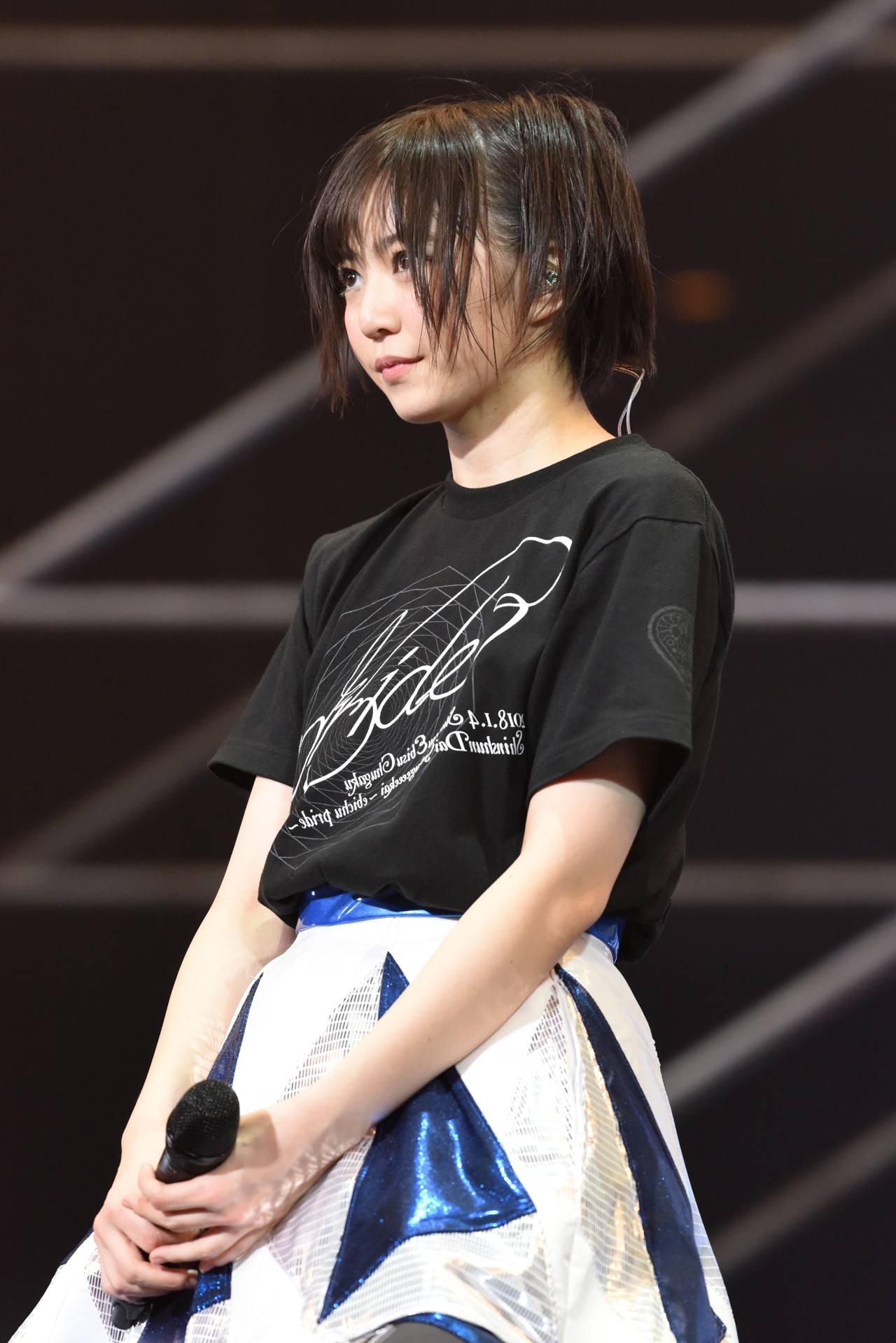 安本彩花