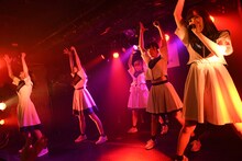 12月30日に東京・渋谷CLUB CRAWLで行われたヲルタナティヴ「wo」の様子。（撮影：古川朋久）