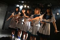 12月30日に東京・渋谷CLUB CRAWLで行われたヲルタナティヴ「wo」の様子。（撮影：古川朋久）