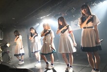 12月30日に東京・渋谷CLUB CRAWLで行われたヲルタナティヴ「wo」の様子。（撮影：古川朋久）