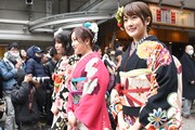 左から川後陽菜、星野みなみ、樋口日奈。