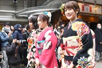 左から川後陽菜、星野みなみ、樋口日奈。