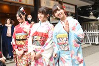左から相楽伊織、山崎怜奈、佐藤楓。