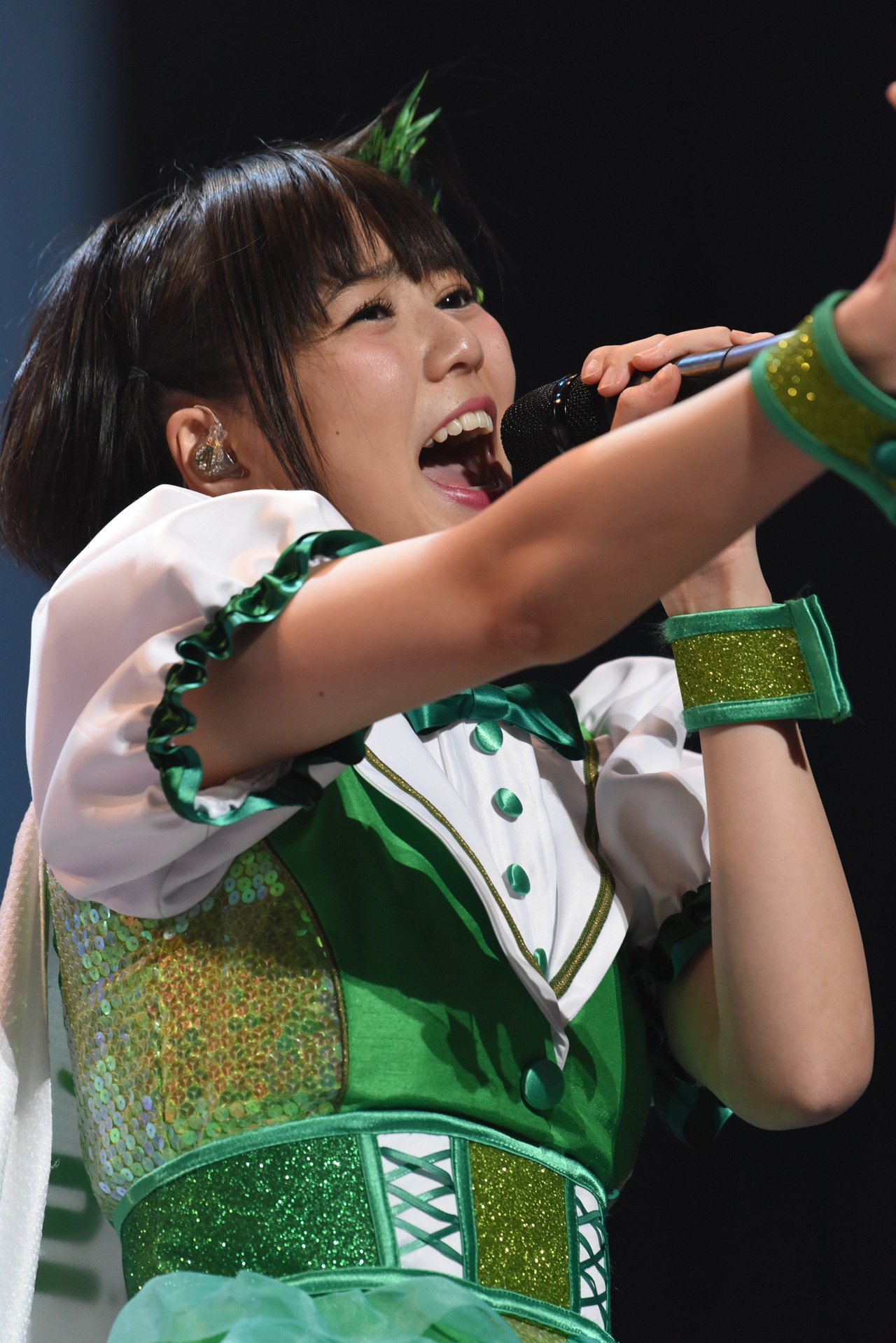 安本彩花