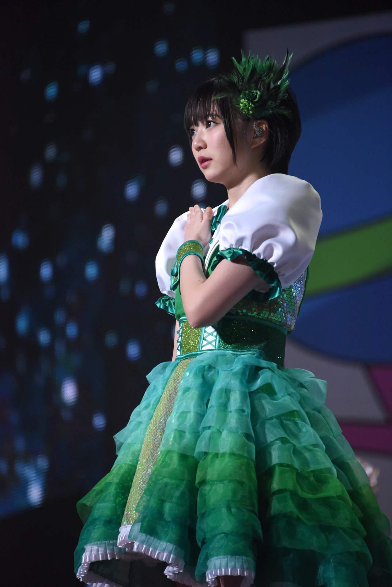 安本彩花