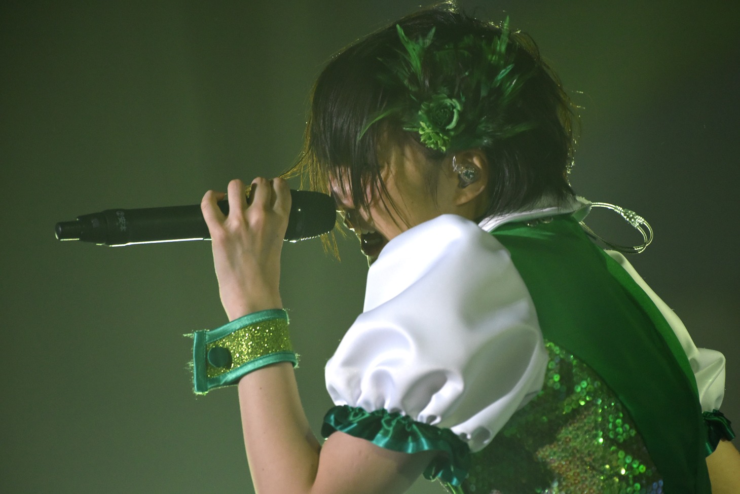 安本彩花