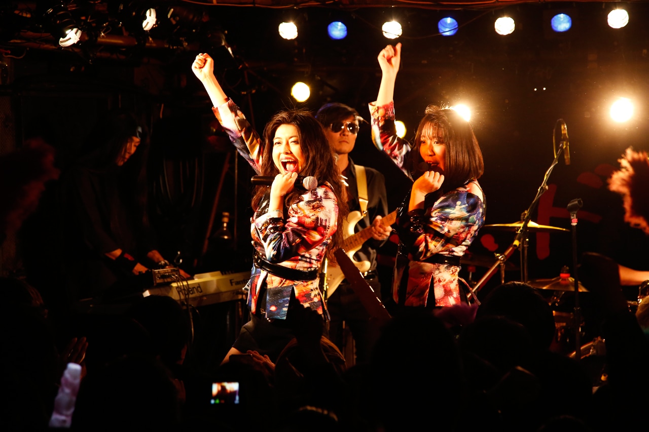 「ベッド・イン TOUR 2018 祝！“TOKYO”発射記念ツアー ～サクセス・ストーリーは突然に…～」東京・下北沢SHELTER公演の様子。（撮影：ほりたよしか）
