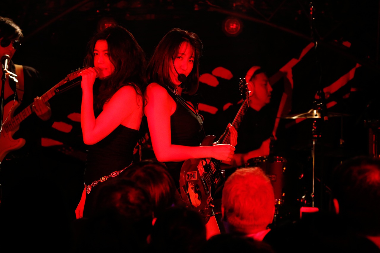「ベッド・イン TOUR 2018 祝！“TOKYO”発射記念ツアー ～サクセス・ストーリーは突然に…～」東京・下北沢SHELTER公演の様子。（撮影：ほりたよしか）