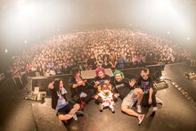 「お正月だし、ヒスパニ5周年だし、ツアーファイナルだし、なんかいろいろおめでたいフェスタ 2018」の様子。（撮影：ヤオタケシ）