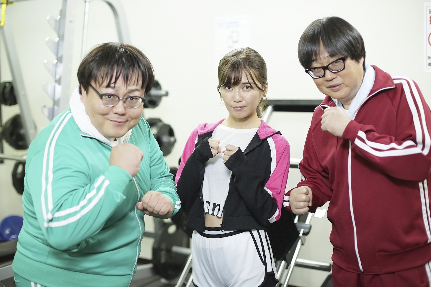 左から関太（タイムマシーン3号）、宇野実彩子（AAA）、六角精児。(c)メ～テレ