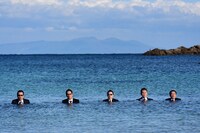 「バイプレイヤーズ～もしも名脇役がテレ東朝ドラで無人島生活したら～」オープニングのワンシーン。 (C)「バイプレイヤーズ2018」製作委員会