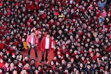 ゆず「うたエール」ミュージックビデオ撮影時の様子。