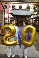 北村匠海（右）と矢部昌暉（左）。