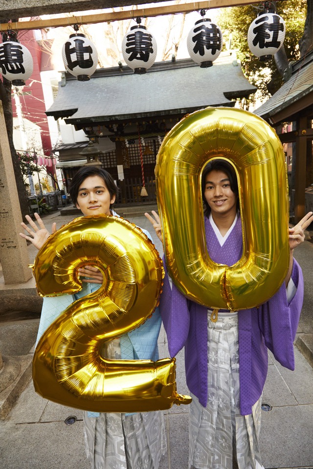 北村匠海（右）と矢部昌暉（左）。