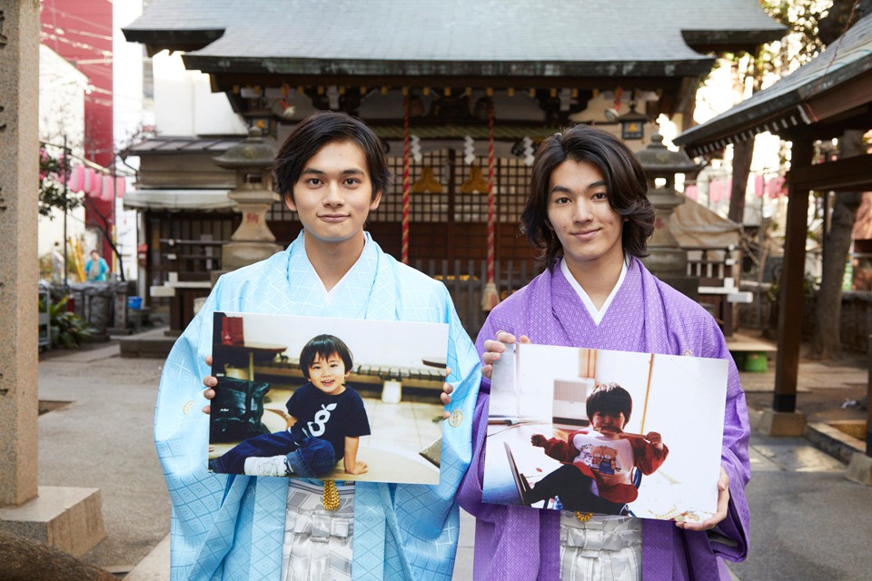 北村匠海（右）と矢部昌暉（左）。
