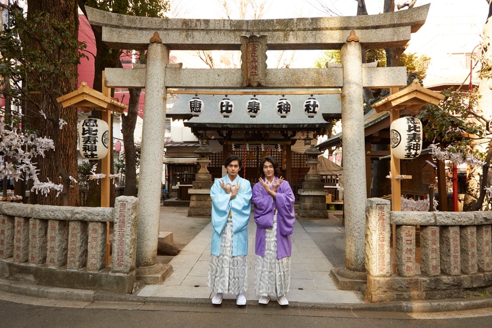 北村匠海（右）と矢部昌暉（左）。