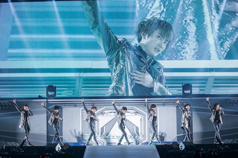 「gr8est journey」のワンシーン。