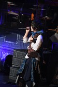 人気画像9位は「そらまふうらさか、25曲を届けた年越しライブで新年の幕開け祝う」より、そらる。（撮影：小松陽祐［ODD JOB］、岡本麻衣）