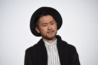 長考するナオト・インティライミ。