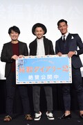 左から加藤肇、ナオト・インティライミ、槙野智章。